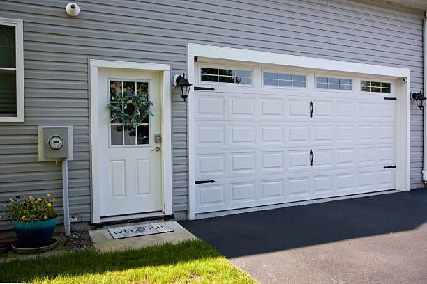 24/7 Emergency Garage Door Panel Replacement experts in Brookmont, MD